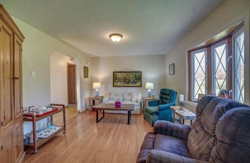 Poland House | Quaint Youngstown Home ~ 2 Mi to Boardman Park!