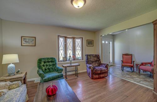 Poland House | Quaint Youngstown Home ~ 2 Mi to Boardman Park!