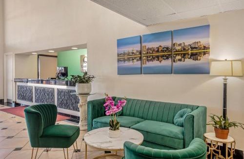Enola Hotel | Quality Inn Enola - Harrisburg