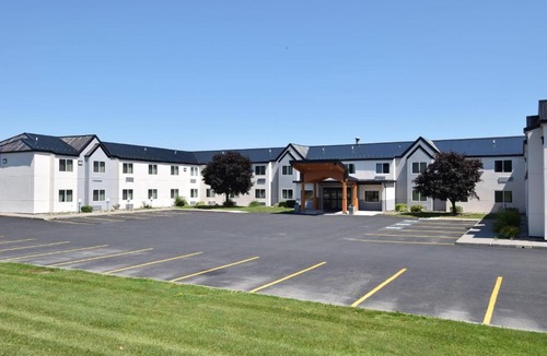 Calcium Hotel | Quality Inn & Suites Watertown Fort Drum
