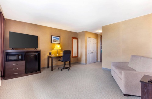 Mississauga Hotel | Quality Inn Toronto Airport