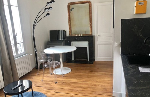 Epinettes Apartment | Quartier des Batignolles