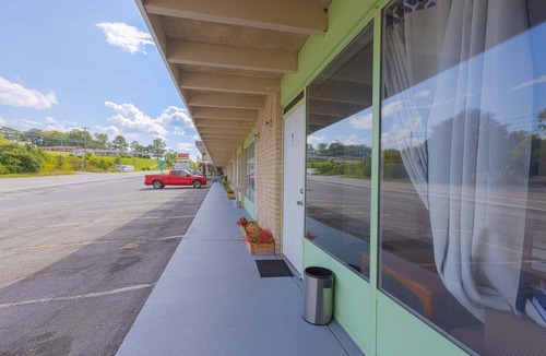Breezewood Apartment | Queen Bed|Smk|Breezewood