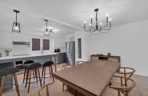 Toronto Entertainment District Hotel | Queen West Comforts - Downtown