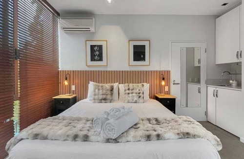 Queenstown Resort | Queenstown Studio with Lake & Mountain Glimpses