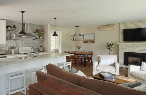 Southampton House | Quiet and cozy retreat nestled among the trees and close to the beach.
