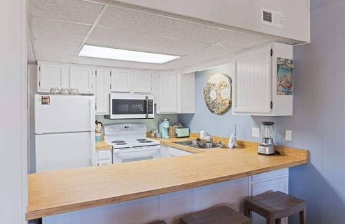 Caine Woods Condo | Quiet Bayside Condo, Walk to Beach