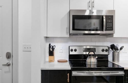 Forest Park Condo | Quiet Comfort & Urban Style: 2-Bedroom Condo 31