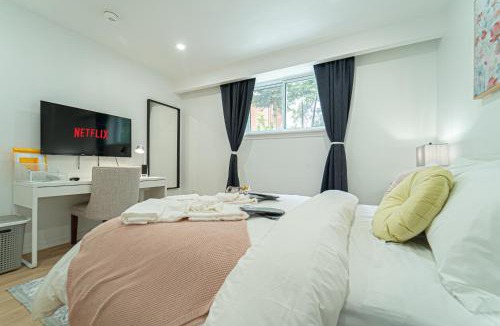 Bathurst Manor House | Quiet & Comfortable Double Private Room, Free Parking