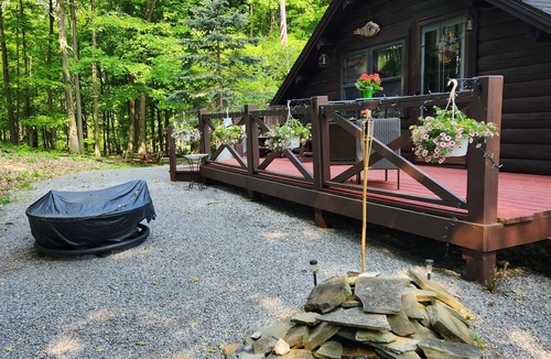 Munnsville Cabin | Quiet country setting awaits you!
