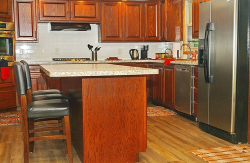 New Castle House | Quiet country setting with walking trails and large pond