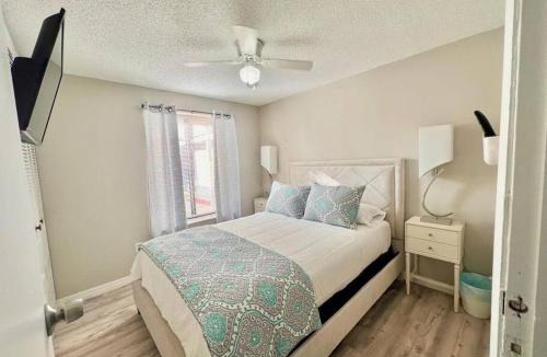 Fairvilla House | Quiet home in Metrowest