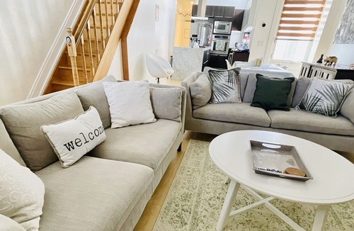 New Toronto House | Quiet lake retreat minutes from downtown Toronto