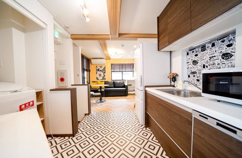 Ebisu House | Quiet residence within walking distance of Shibuya Roppongi Hiroo, supermarket retail nearby.