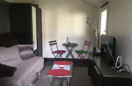 Champigny-sur-Marne House | Quiet studio house with Garden