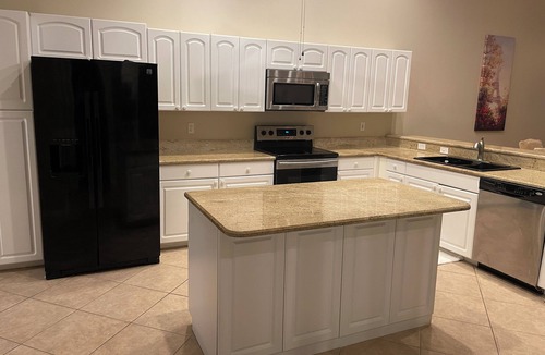 Fountain Lakes Villa | Quiet Villa with FREE 9 hole GOLF COURSE near Beaches