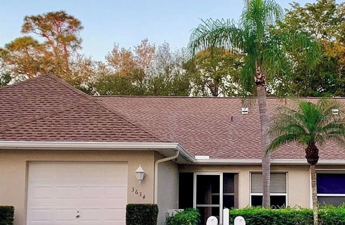 Fountain Lakes Villa | Quiet Villa with FREE 9 hole GOLF COURSE near Beaches