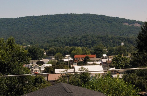 Rockhill Furnace House | Railroad Retreat house 4 bedrooms, 2 Bath, Steps from East Broad Top Railroad