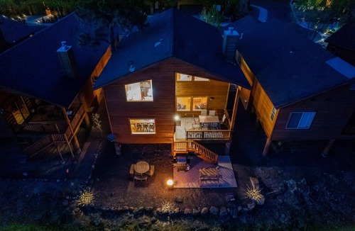Pinetop-Lakeside Cabin | Rainbow Lake Cabin · Lakefront with Kayaks · Sleeps 10 · Dogs Welcome