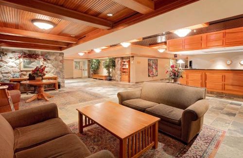 North Bay Resort | Ramada by Wyndham Pinewood Park Resort North Bay