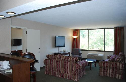 Triangle Hotel | Ramada by Wyndham Triangle/Quantico