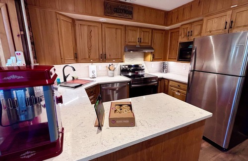 Lake Harmony Cabin | Ranch on Greenwood: Hot tub , fire pits, kayaks, Rafts, Bikes