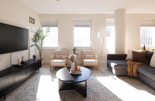 Central New York City Apartment | RARE Luxurious Apartment 1 Block From Time Square