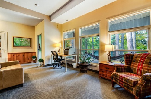 Dwight House | Rare Muskoka cottage on waterfront - Westview