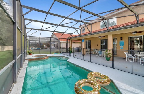 Solana Villa | RATED#1 BEST HOME Near Disney! LUXURY 6BEDROOM VILLA ,GATED RESORT ,POOL,SPA