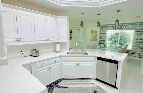 Avalon Beach Estates House | Ratiu Beach House White Sand luxury cottage 3 min to private beach 4brooms3bath