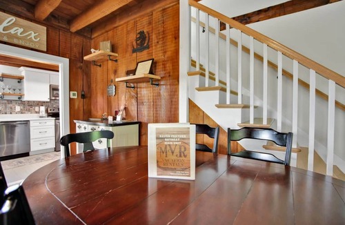 Arnot House | Raven Feather Retreat : Pet Friendly!