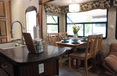 River Ranch House | Reconnect with nature at this amazing escape! Welcome to our RV in River Ranch!