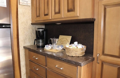 River Ranch House | Reconnect with nature at this amazing escape! Welcome to our RV in River Ranch!