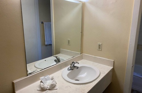 East Texas Hotel | Red Carpet Inn Allentown Hausman Road