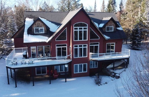 Kearney Cottage | Red Devil Six Bedroom Cottage Private Beach