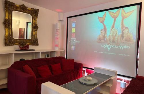 15th Arrondissement Apartment | Red Flat Paris