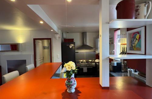 15th Arrondissement Apartment | Red Flat Paris