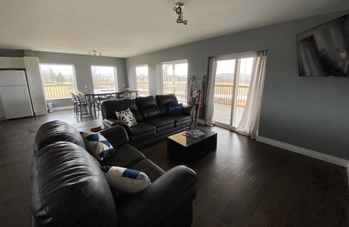 Meaford Ski Chalet | Red Roof Chalet in close proximity to beaches, trails, golf and Blue Mountains.