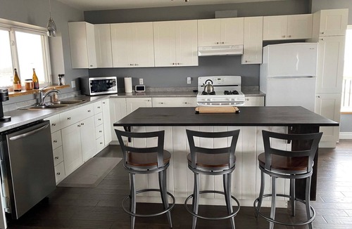 Meaford Ski Chalet | Red Roof Chalet in close proximity to beaches, trails, golf and Blue Mountains.