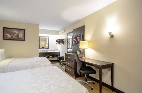 South Hills Hotel | Red Roof Inn PLUS Pittsburgh South - Airport