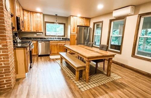 Climax House | Redbank Retreat Waterfront Hot Tub Fire Pit