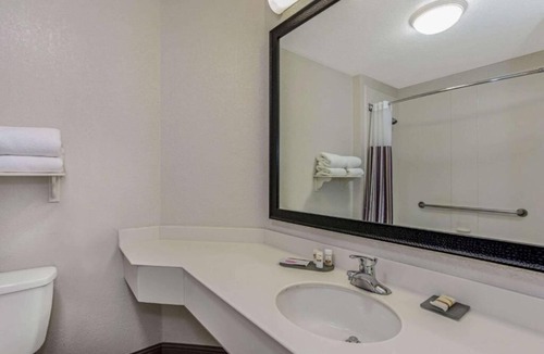 Airport North Hotel | Refreshing Stay Near Downtown Orlando & Local Attractions | Pool | Free Shuttle