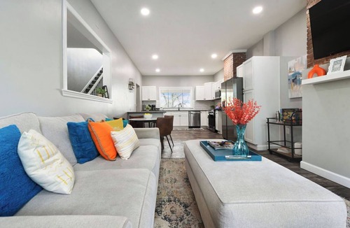 Pittsburgh House | REGAL BRICKS - Giant Outdoor Chess/Fire Pit/Game Room/Private Deck/Fire Pit