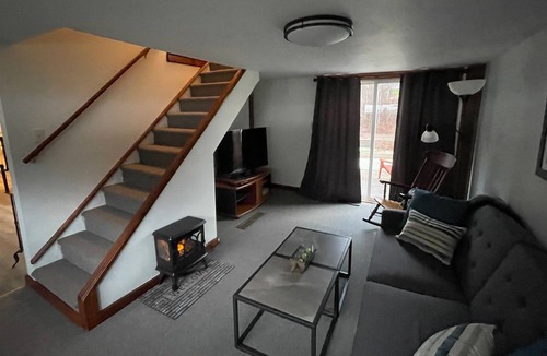 Aldenville Apartment | Relax and Enjoy The Countryside
