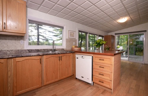 Georgian Bay Cottage | Relax and Enjoy 6 bedrooms cottage on Sandy Beach 1.5 Hours from Toronto