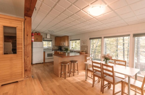 Georgian Bay Cottage | Relax and Enjoy 6 bedrooms cottage on Sandy Beach 1.5 Hours from Toronto