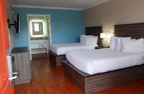 June Park House | Relax and Unwind! 2 Comfortable Units, Free Breakfast & Parking!