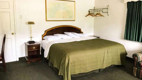 Altoona Hotel | Relax Inn Altoona