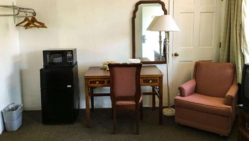 Altoona Hotel | Relax Inn Altoona