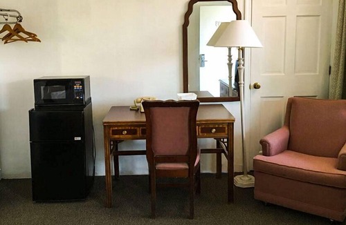 Altoona Hotel | Relax Inn Altoona